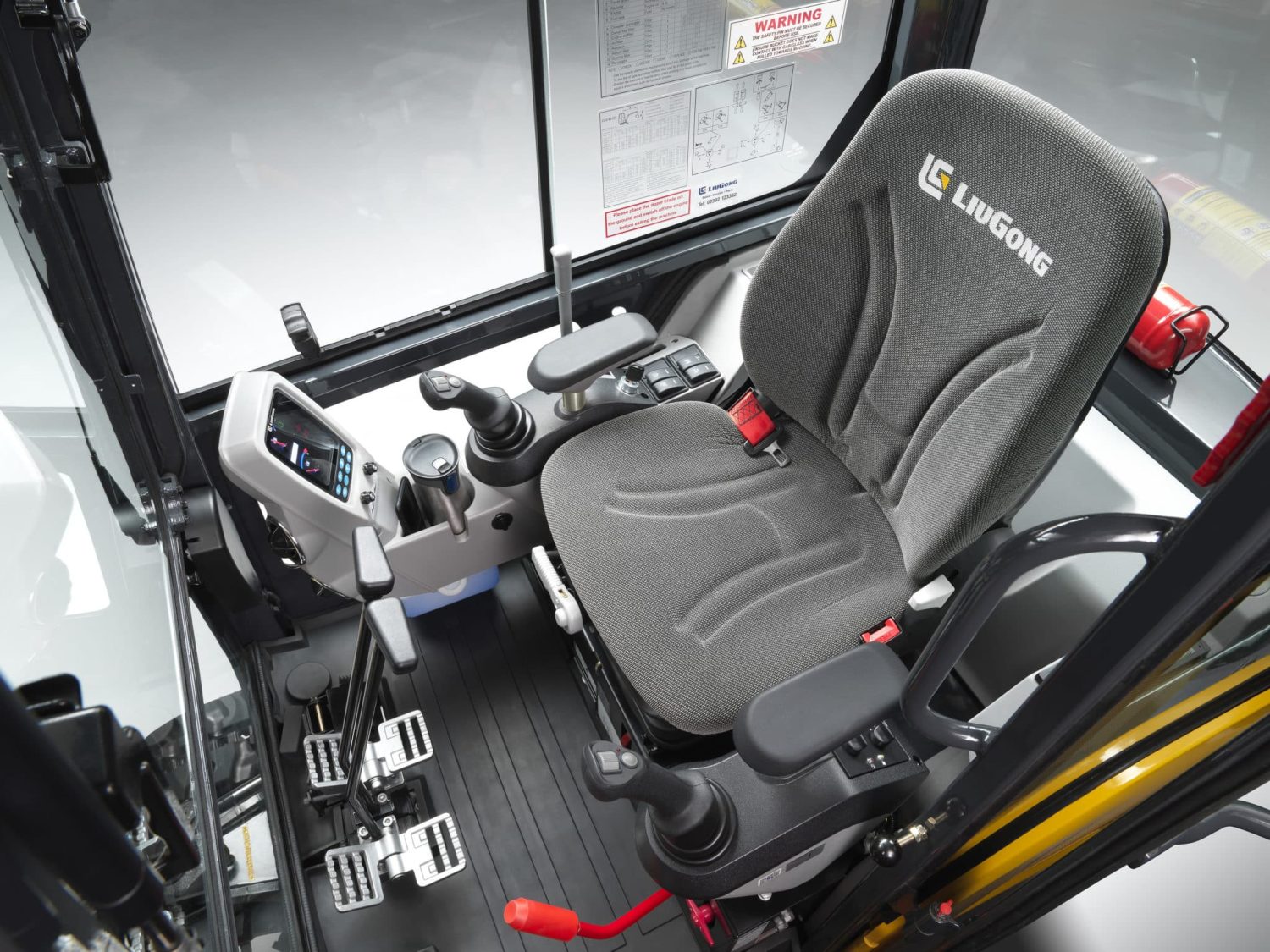 3_LiuGong_9018_Interior_2-scaled